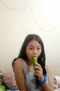 Abg SMP Colmek Timun Mekinya Lagi Sange