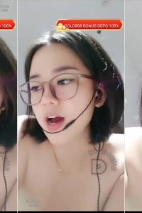 Ceceh Cantik Berkacamata Emut Dildo Lanjut Diomekin