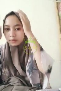 Intan Putri Gadis Jilbab Cantik Pamer Meki Merekah