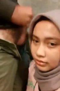 Mbak Jilbab Minta Nyepong Pengen Crotin Di Muka