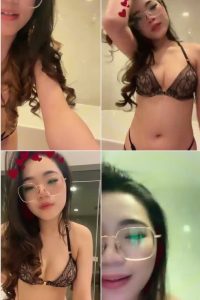 Monica Cantik Striptis Seksi