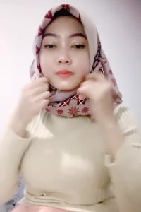 Nella Hijab Omek Klitoris Pink Sampai Basah