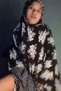 Abg Jilbab Buka Mukena Langsung Omek