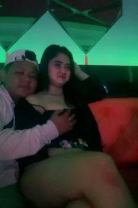 Si Cantik Live Di Karaoke Digrepe Pelanggan