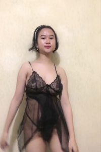 Cewek Imut Live Striptis Baju Transparan