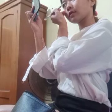 Dandan Bersolek Lalu Colmek Pamer Memek Ah