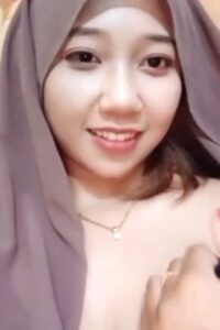 VCS LIVU Cewek Berhijab Cantik Pamer Apem